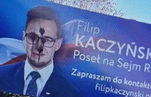 Zamach na wizerunek posła Kaczyńskiego. Ostrzelany kulkami paintballowymi