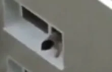 3-letnie dziecko wypadło z balkonu. Lądował helikopter LPR