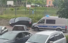 Częstochowa. Koszmarny wypadek pod szkołą. Auto bez kierowcy potrąciło dziecko