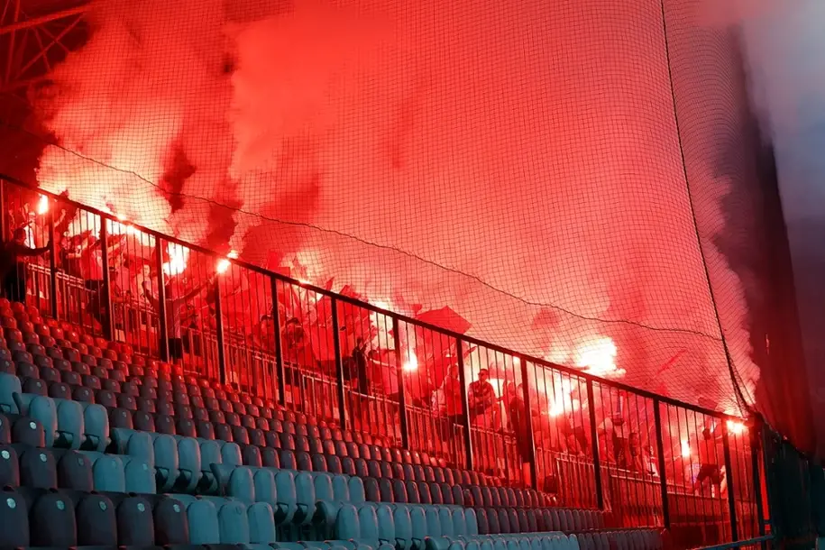 Polscy kibice zaatakowali autokar izraelskich fanów? Skandal goni skandal