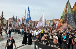 Wojownicy Maryi w Łomży. Tysiące mężczyzn przeszło ulicami miasta