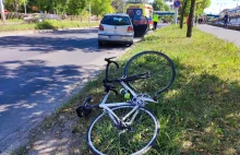 Przejeżdżał rowerem po przejściu, wjechał w bok volkswagena.