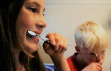 Polacy nie myją zębów. Potwierdza to najnowszy raport