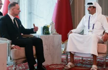 Tak emir Kataru przyjął prezydenta Dudę. Wygląda to dość dziwnie