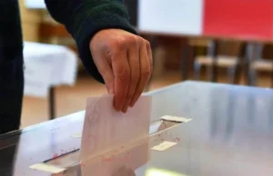 62 latce grozi do 3 lat więzienia za uszkodzenie karty referendum.