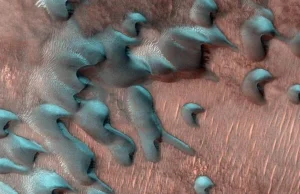 Zimą na Marsa spadają kwadratowe płatki śniegu
