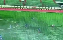 Piłkarz ustrzelony piorunem w czasie meczu.