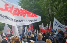Przed Ministerstwem Aktywów Państwowych trwa protest pracowników Poczty Polskiej