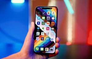 Kradł iPhone'y, czyścił konta bankowe. Apple właśnie załatało lukę, z której kor