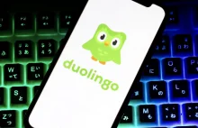 Kontrowersyjna decyzja Duolingo. Chcą sporo przyoszczędzić.