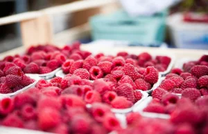 Cena malin bije rekordy. U sprzedawców pojawiły się krajowe owoce