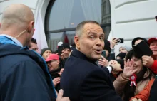 Znów to zrobił. Kamery pokazały, jak Nawrocki zażył snus