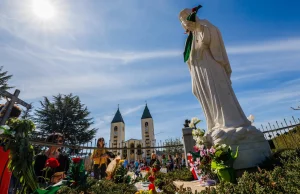 Zostawili babcię z dwuletnią wnuczką na granicy, a pielgrzymka pojechała dalej