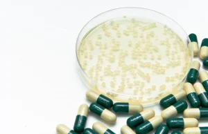 Dzięki sztucznej inteligencji odkryto antybiotyk na superbakterię