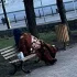 Kobieta sypia na ławce, bo nie stać jej na hotel. Jej mąż trafił na onkologię