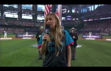 Nawalona Ingrid Andress "śpiewa" hymn narodowy przed meczem All-Star MLB