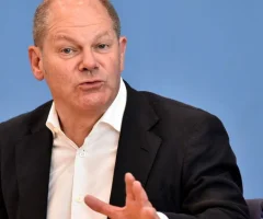 Scholz: Trzeba deportować ludzi na dużą skalę.