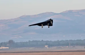 Turecki bezzałogowiec latające skrzydło TAI Anka-3 wzbił się w powietrze