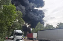 Wielki pożar składowiska odpadów w Łódzkiem. Sześć osób poszkodowanych