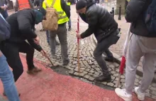 Kostka brukowa poszła w ruch. Gorąco przed Sejmem