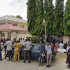 Afera wizowa. Tłumy przed ambasadą RP. "Najbardziej oblegana w Abudży"
