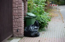 Gminy zmieniają zasady, mieszkańcy nie dostaną już bezpłatnych worków na śmieci