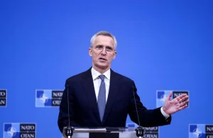 Stoltenberg: Państwa NATO muszą produkować więcej amunicji -