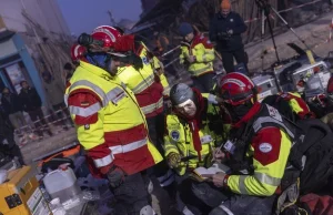 Turcja: bijatyki, kradzieże, strzelaniny - ratownicy zawieszają akcje ratunkowe