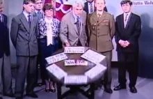 Kornel Morawiecki (Partia Wolności) wywraca stolik (spot wybroczy 1991 r.)