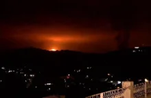 Zbrodniarze wojenni ostrzeliwują wioskę z ludnościa cywilną Ajta asz-Szab...