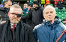 Znany morderca na trybunie rodzinnej Legii. A obok niego polski polityk