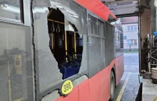 Ostrzelany autobus miejski w Żywcu. Policja szuka sprawcy