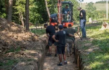 Pogrzeb ofiar UPA w Puźnikach na Ukrainie