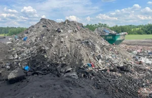 Afera śmieciowa w Piekarach Śląskich. Ktoś podrzucił nielegalne odpady na wysyp