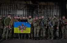Ukraina: Prezydent Zełenski złożył wizytę na froncie, nagrodził obrońców Bachmut