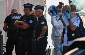 "Miał noże rzeźnickie i recytował Koran. Brutalny atak w Marsylii"