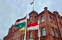 Skargi na "źle wywieszoną" flagę w Gdańsku
