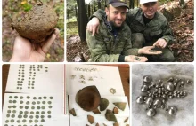 Skarb srebrnych monet jagiellońskich odkryty w sądeckim lesie (GALERIA)