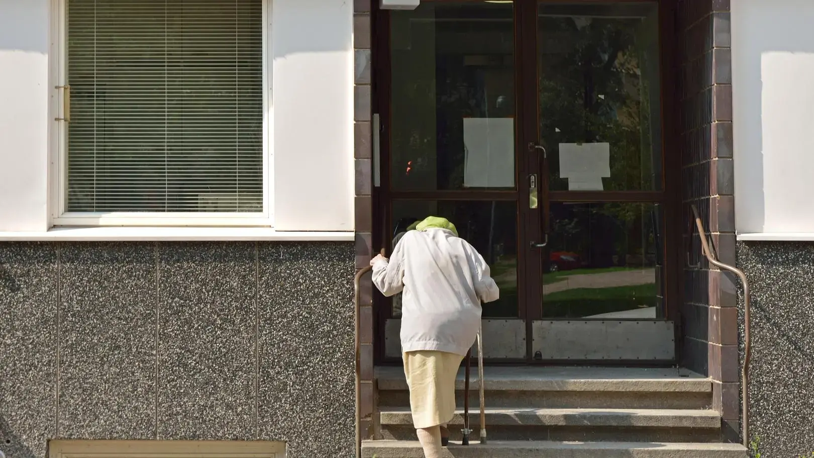 Mieszkania na ostatnich piętrach jak zakłady karne.