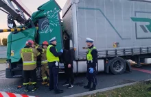 Wypadek ciężarówki w Lublinie. Pijany Białorusin nie zmieścił się pod bramownicą