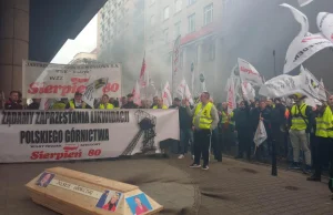 Protest górników w Warszawie. Sprzeciwiają się "likwidacji polskiego górnictwa"