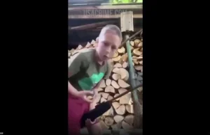 Ukraińskie dziecko strzela do kota z wiatrówki