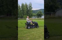 Szaleństwo koszenia trawy na traktorku