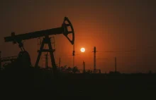 Zwrot akcji na rynku ropy. Cena Brent i WTI uległa zmianie po tych wieściach