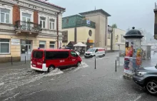 Wieliczka pod wodą. Utrudnienia w ruchu [ZDJĘCIA/VIDEO]