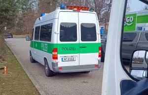 Eko-paradoks :) Niemiecka policja sprawdza DPF-y jeżdżąc... 20-letnim Sprinterem