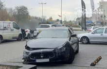 Wjechał Maserati w budynek. Kierowca ma trzy sądowe zakazy prowadzenia pojazdów.