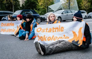 Ostatnie Pokolenie blokuje faceta chcącego jechać z psem do weterynarza