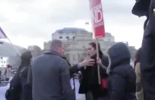 Zabójczy atak na feministkę za pomocą plastikowej butelki