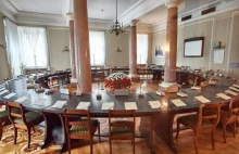 Okrągły Stół znika z Pałacu Prezydenckiego. Nawrocki: Nie można go idealizować